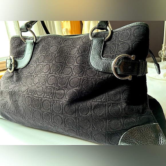 Salvatore Ferragamo Handbags - Luxury Italian designer Salvatore Ferragamo women’s vintage handbag leather